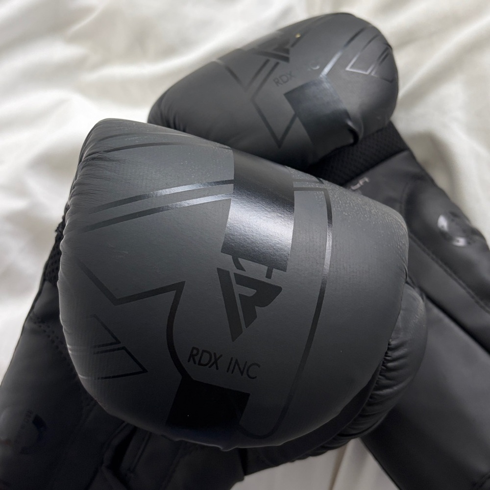 Boxing gloves 🥊 - Picture 4 of 5